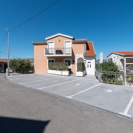 Apartment Gagula With Jacuzzi Traù Esterno foto