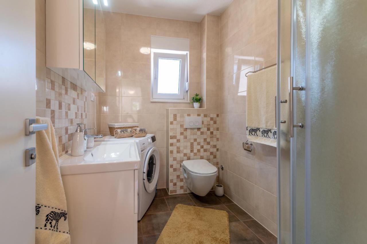 Apartment Gagula With Jacuzzi Traù Esterno foto