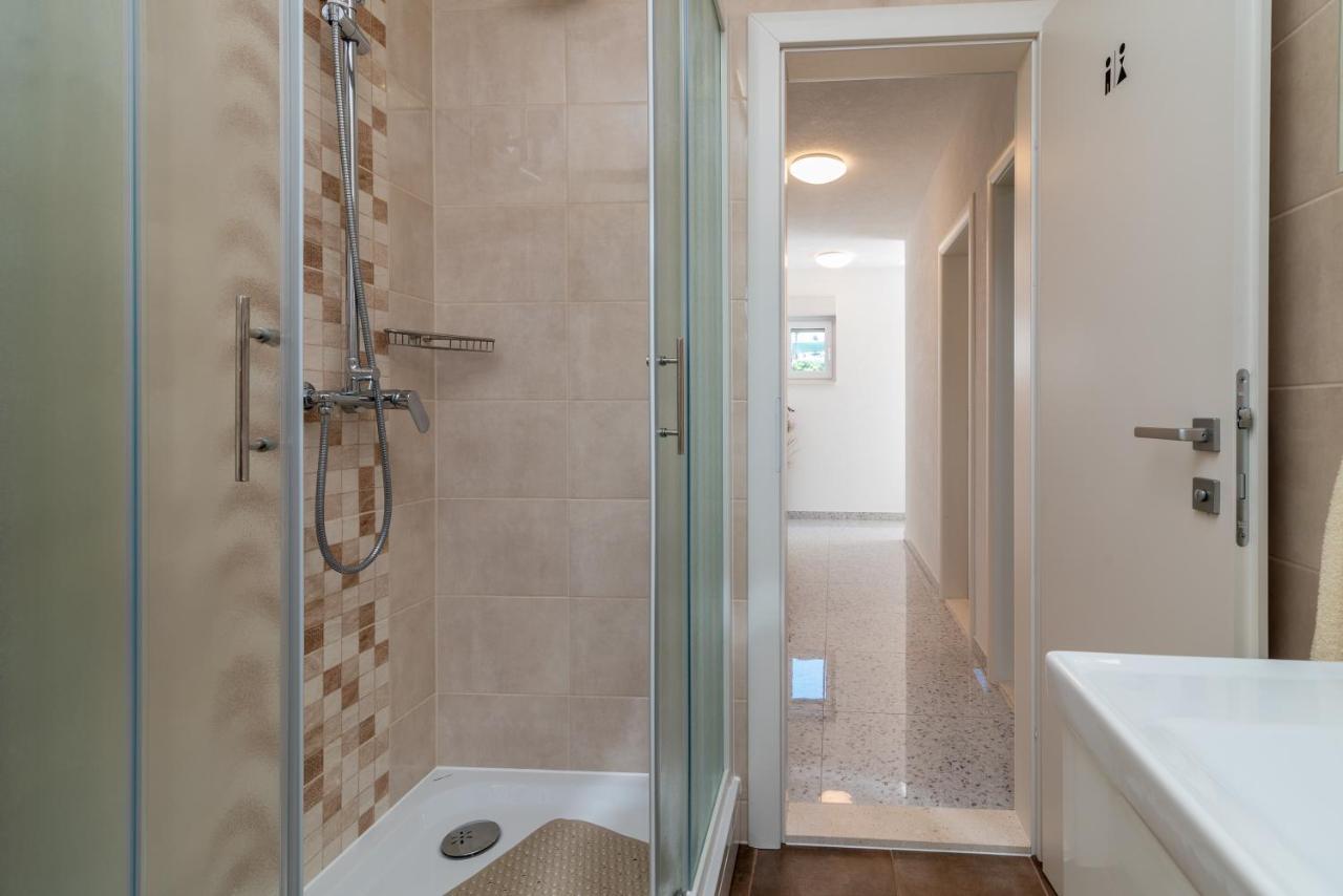 Apartment Gagula With Jacuzzi Traù Esterno foto